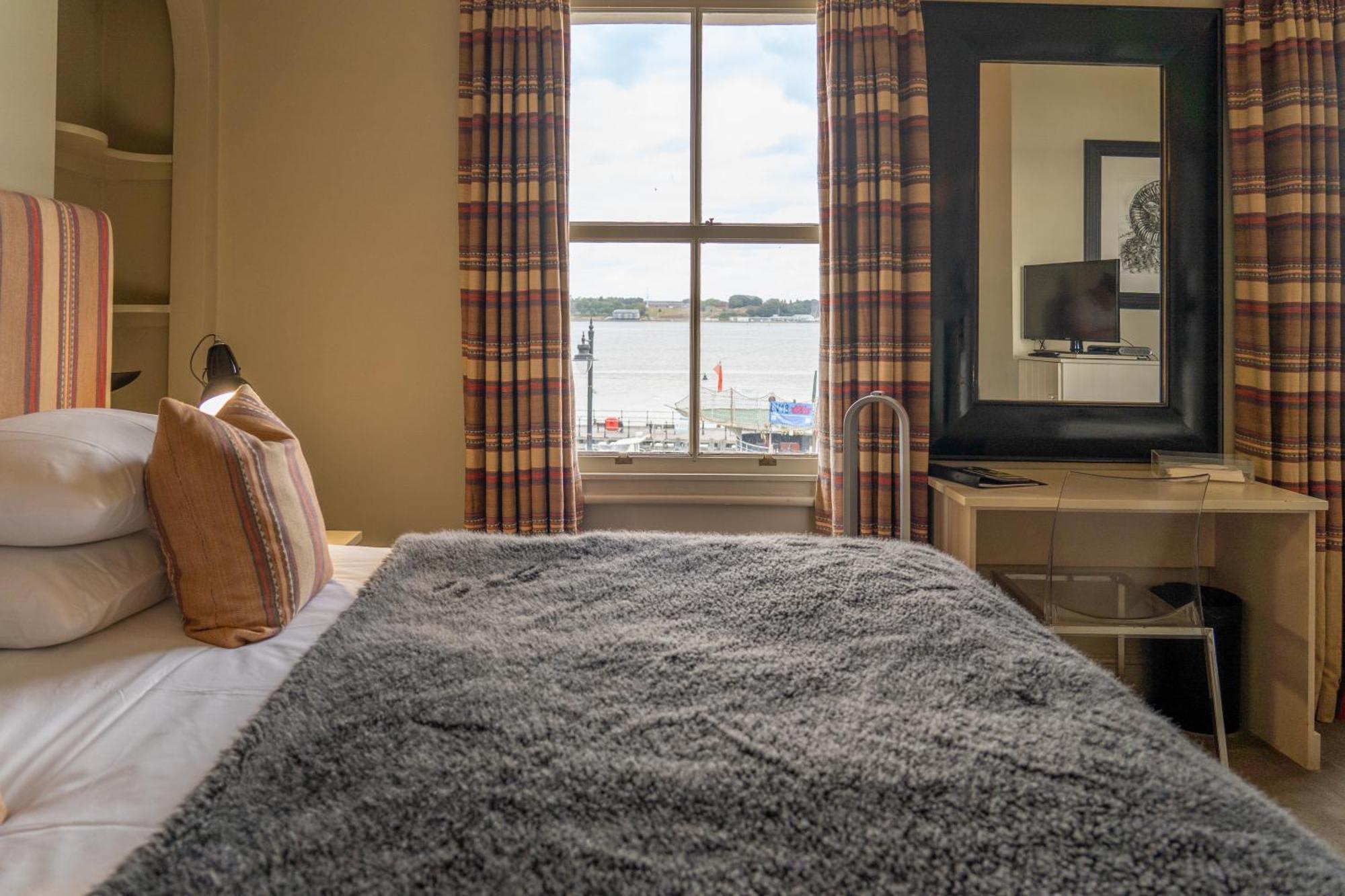 The Pier Hotel Харвич Экстерьер фото